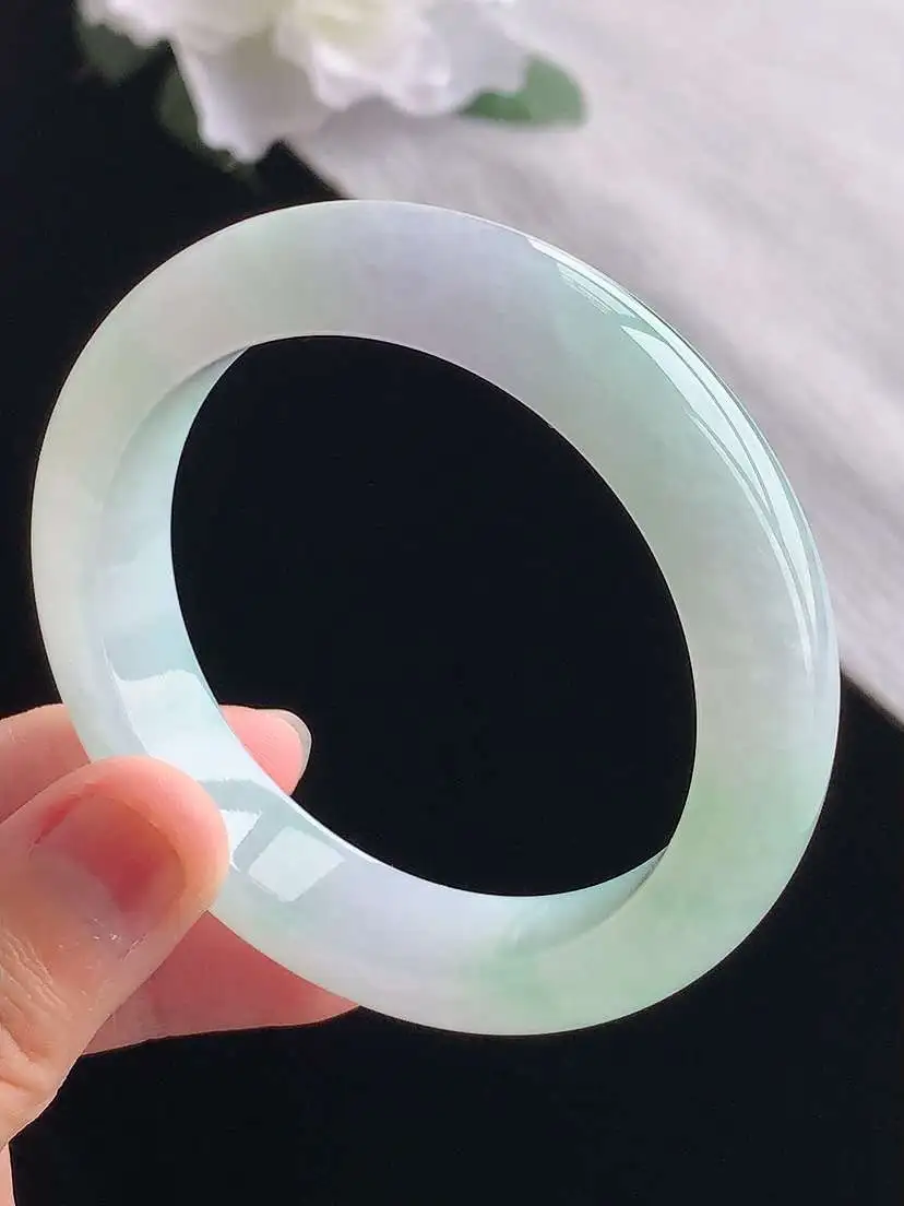 a货翡翠老坑冰种飘绿正装正圈手镯52-53小圈口  尺寸52.5×12.6×8.6mm 重量59.44g 1031