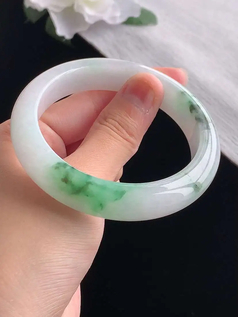 a货翡翠老坑冰种飘绿飘花正装正圈手镯57-58圈口  尺寸57×11.7×8.8mm 重量64.03g 1031