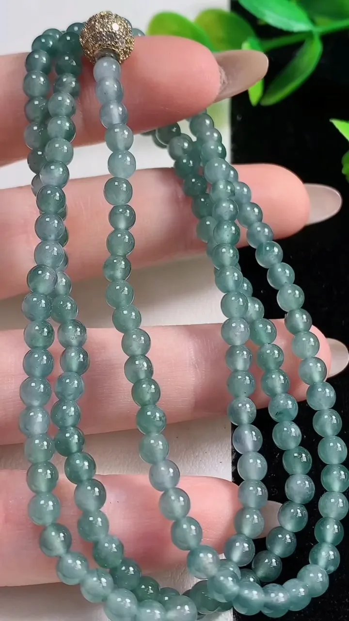 天然A货翡翠货蓝水圆珠项链160颗，尺寸4.1，重:20.35g11月1日
工厂直销收藏佳品,种好水
