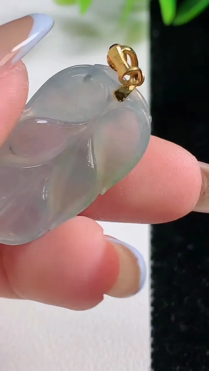 天然A货翡翠金枝玉叶 叶子吊坠，尺寸30.2-13-3.6，重:4.34g
11月1日