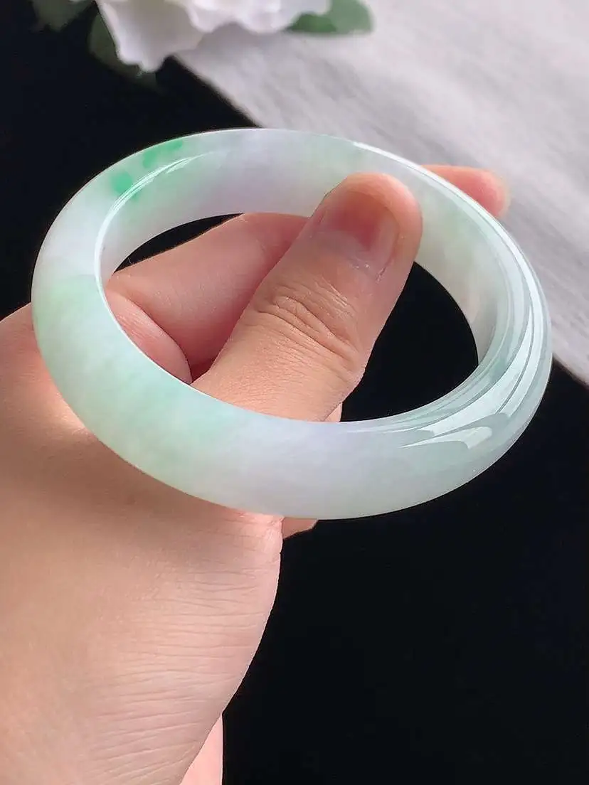 a货翡翠老坑冰种飘绿正装正圈手镯52-53小圈口  尺寸52.5×12.6×8.6mm 重量59.44g 1031