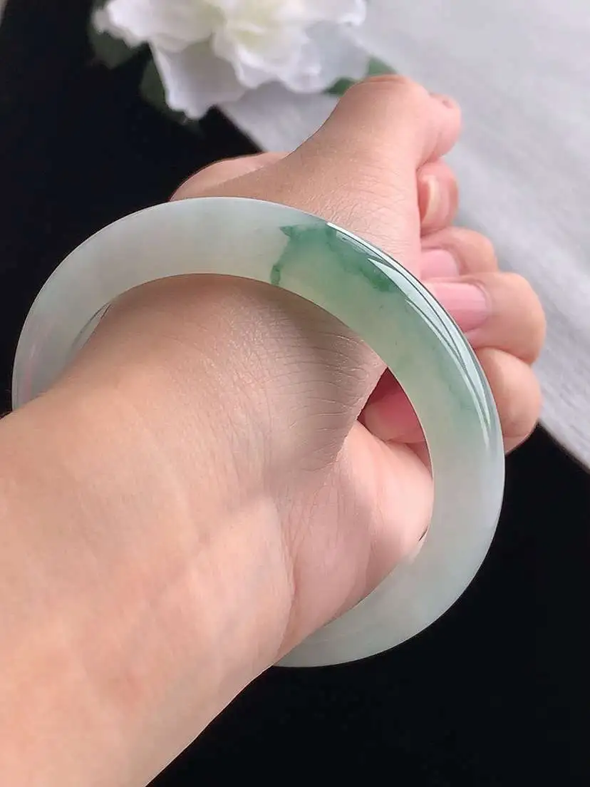 a货翡翠老坑冰种飘花正装正圈手镯58-59圈口  尺寸58×12.3×8.6mm 重量63.15g 1031。