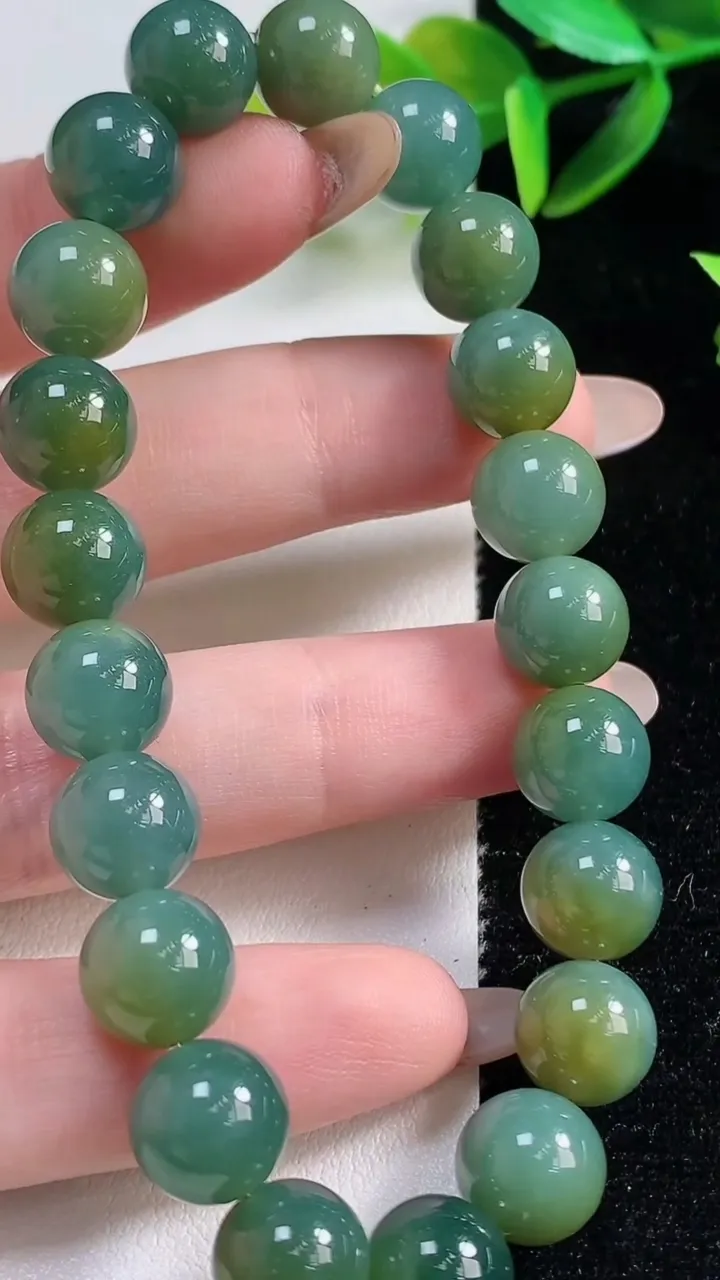 天然A货翡翠货蓝水双彩圆珠手串21颗，尺寸9.8，重:33.99g11月1日
工厂直销收藏佳品,种好水足，色泽均匀，有种有色，上手高大气！
