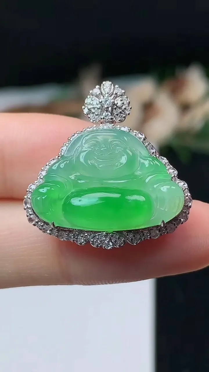 天然A货翡翠佛公吊坠，尺寸25.2-23.9-9.5，裸石14.6-21.2，重量:5.16g
11