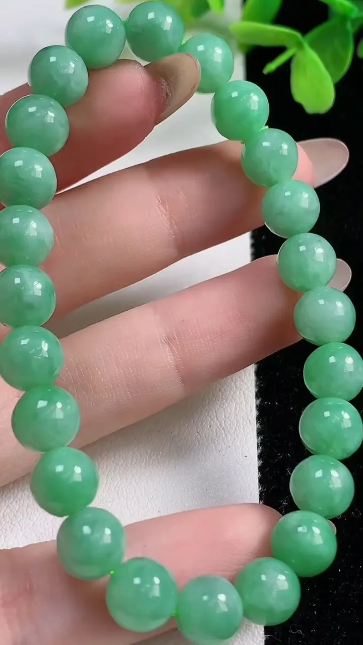 天然A货翡翠圆珠手串24颗，尺寸7.8，重:19.51g11月1日
工厂直销收藏佳品,种好水足，色泽