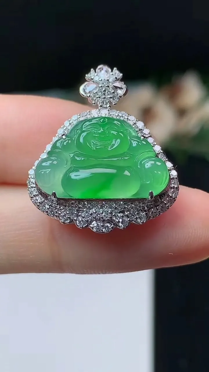 天然A货翡翠佛公吊坠，尺寸24.4-20.9-9.6，裸石11.2-17.8，重量:5.19g
11月1日