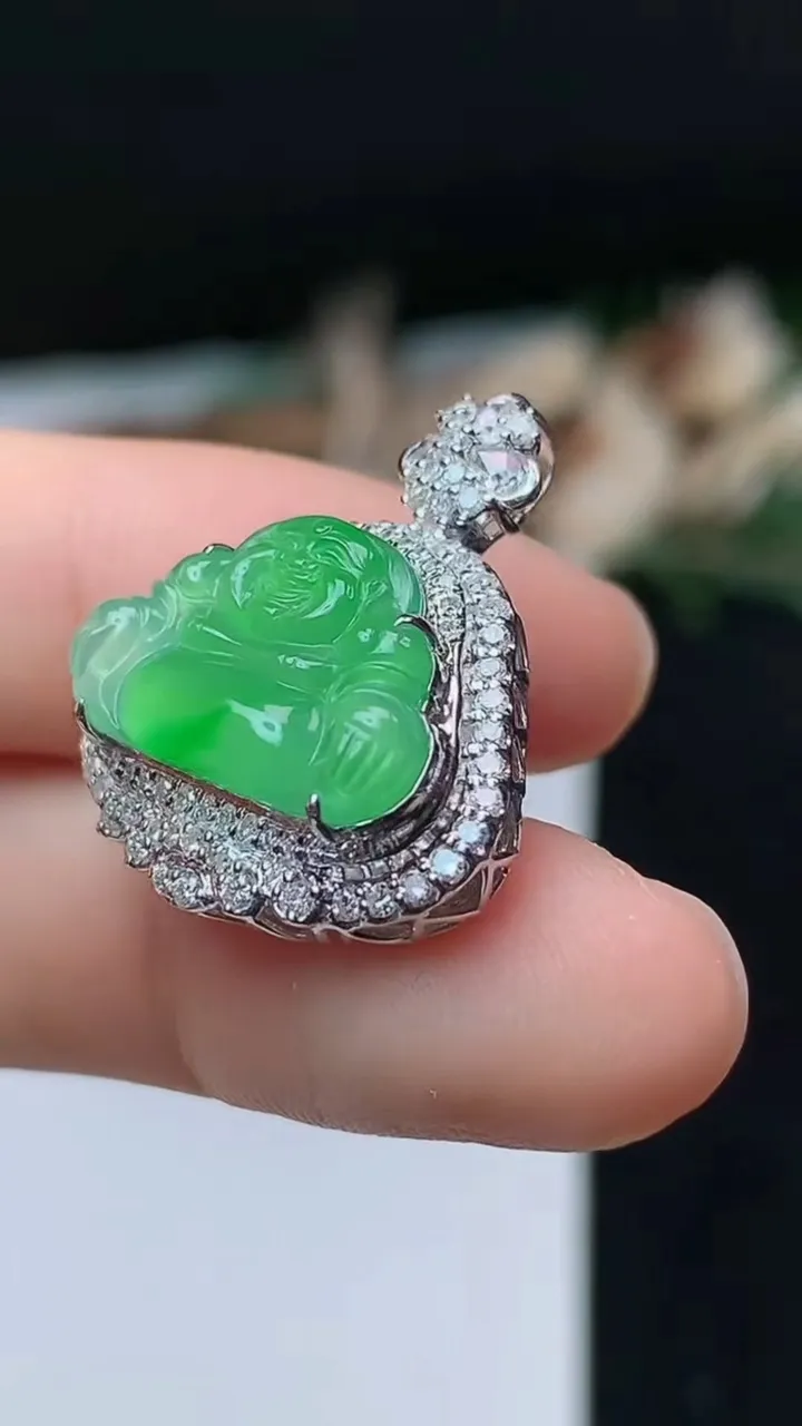 天然A货翡翠佛公吊坠，尺寸24.4-20.9-9.6，裸石11.2-17.8，重量:5.19g
11月1日