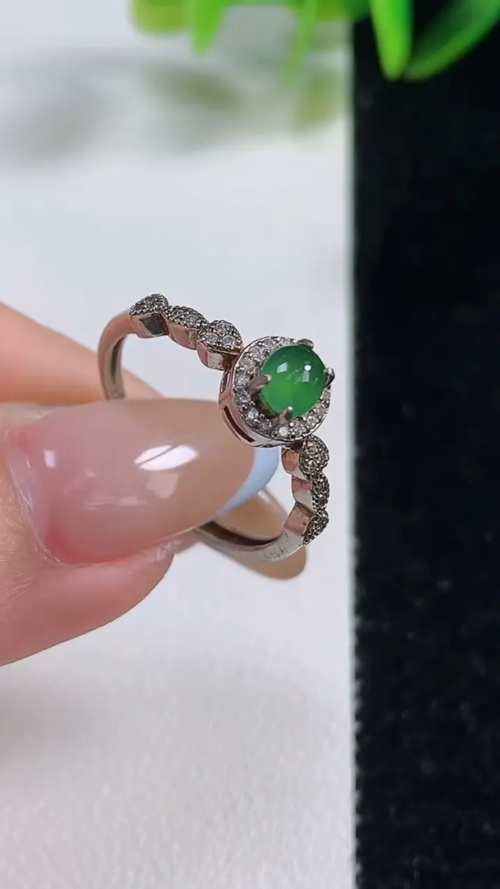 天然A货翡翠蛋面戒指，可调节，尺寸17.2-7.3-5.8，重:1.74g2025年11月1日
工厂