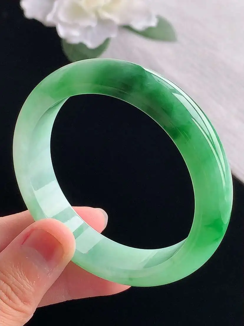 a货翡翠老坑冰种飘绿正装正圈手镯53-54圈口  尺寸53.8×13×7.6mm 重量55.88g 1101