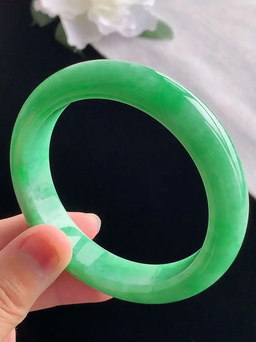 a货翡翠老坑冰种满绿正装正圈手镯56-57圈口  尺寸56.8×12.5×8.8mm 重量64.56g 1031