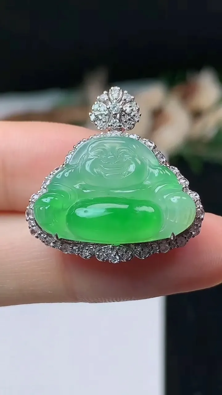 天然A货翡翠佛公吊坠，尺寸25.2-23.9-9.5，裸石14.6-21.2，重量:5.16g
11月1日