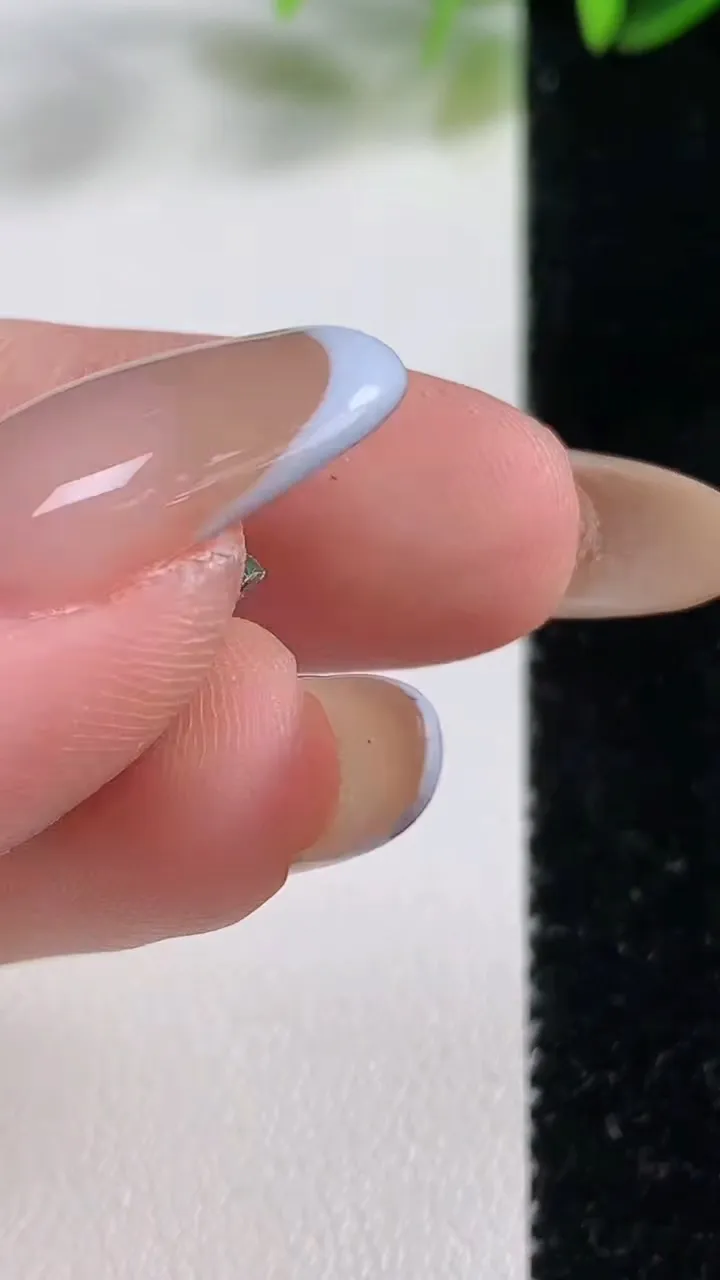 天然A货翡翠蛋面镶嵌件，尺寸9.5-8.4-3.3，重:0.48g
11月1日