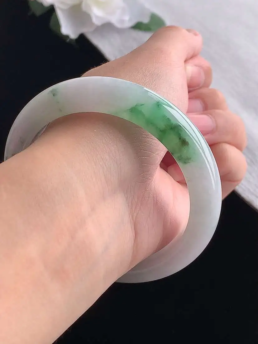 a货翡翠老坑冰种飘绿飘花正装正圈手镯57-58圈口  尺寸57×11.7×8.8mm 重量64.03g 1031
