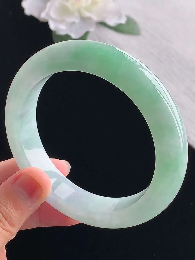 a货翡翠老坑冰种飘绿厚装正装正圈手镯59-60大圈口  尺寸59.3×13×9.9mm 重量81.7