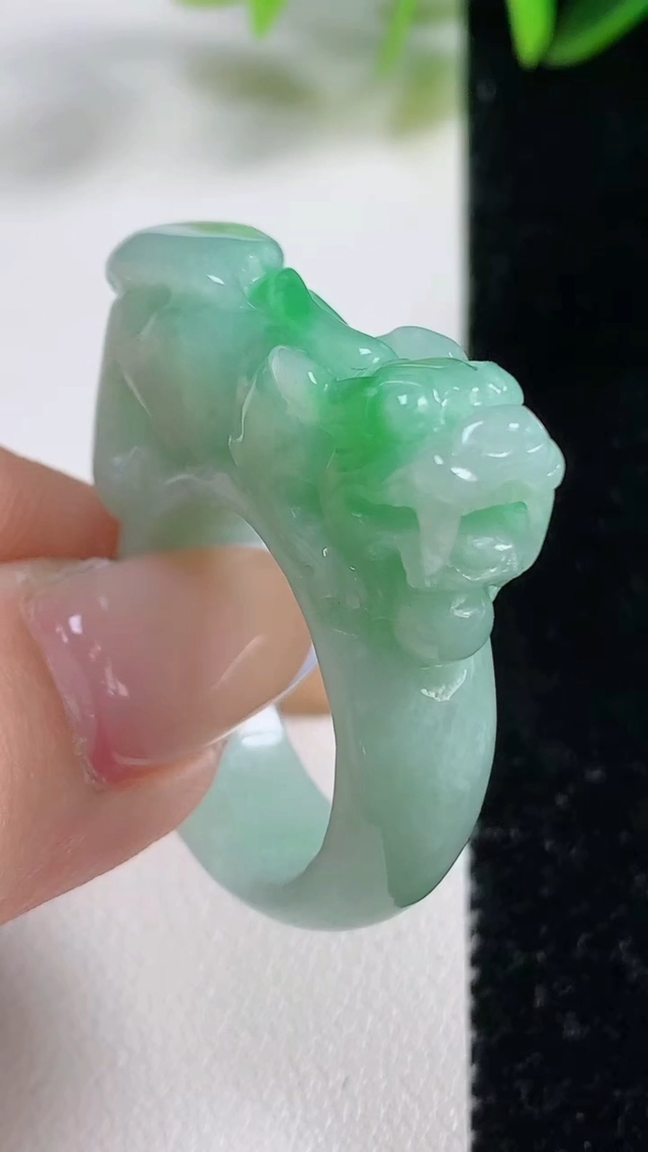 天然A货翡翠貔貅扳指 戒指，尺寸20-9.5-10，重:14.51g2025年11月1日
工厂直销收