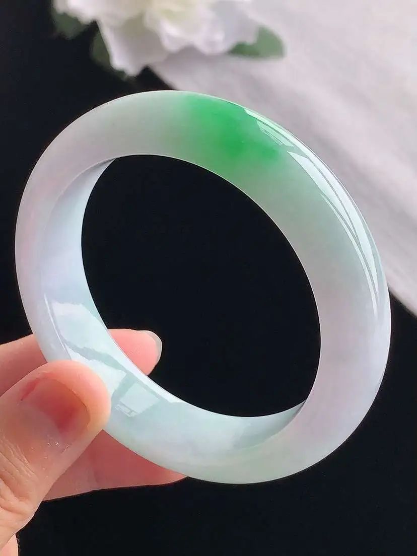 a货翡翠老坑冰种春带彩紫罗兰飘绿正装正圈手镯53-54圈口  尺寸53×13.5×9mm 重量66.