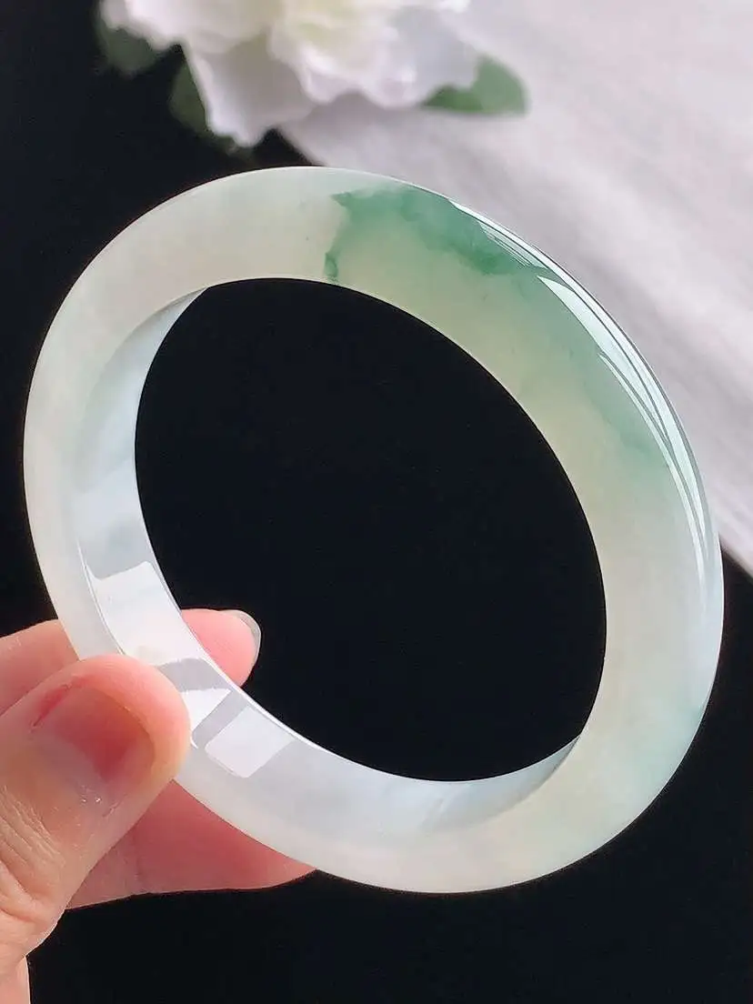 a货翡翠老坑冰种飘花正装正圈手镯58-59圈口  尺寸58×12.3×8.6mm 重量63.15g 
