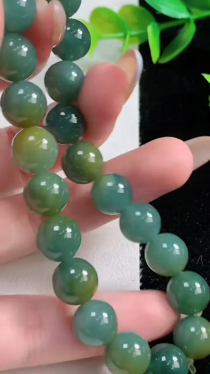 天然A货翡翠货蓝水双彩圆珠手串21颗，尺寸9.8，重:33.99g11月1日
工厂直销收藏佳品,种好