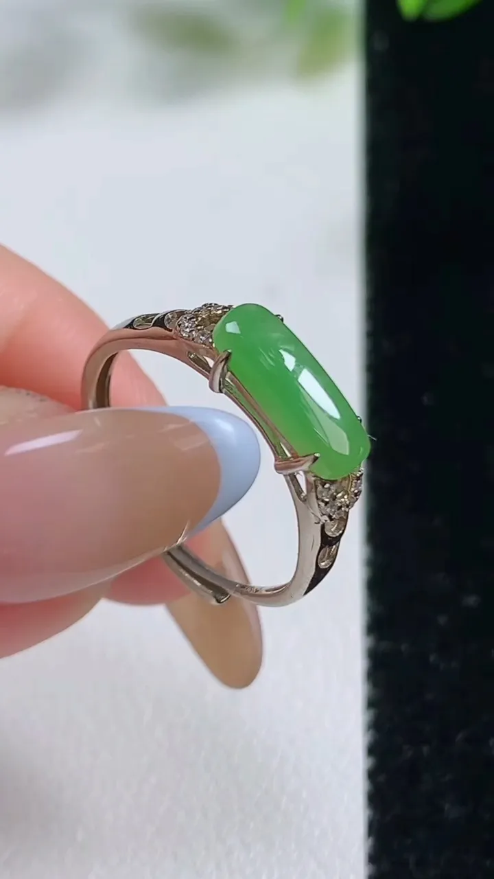 天然A货翡翠马鞍戒指，尺寸10.9-3.7-2.3，重:1.44g2025年11月1日
工厂直销收藏