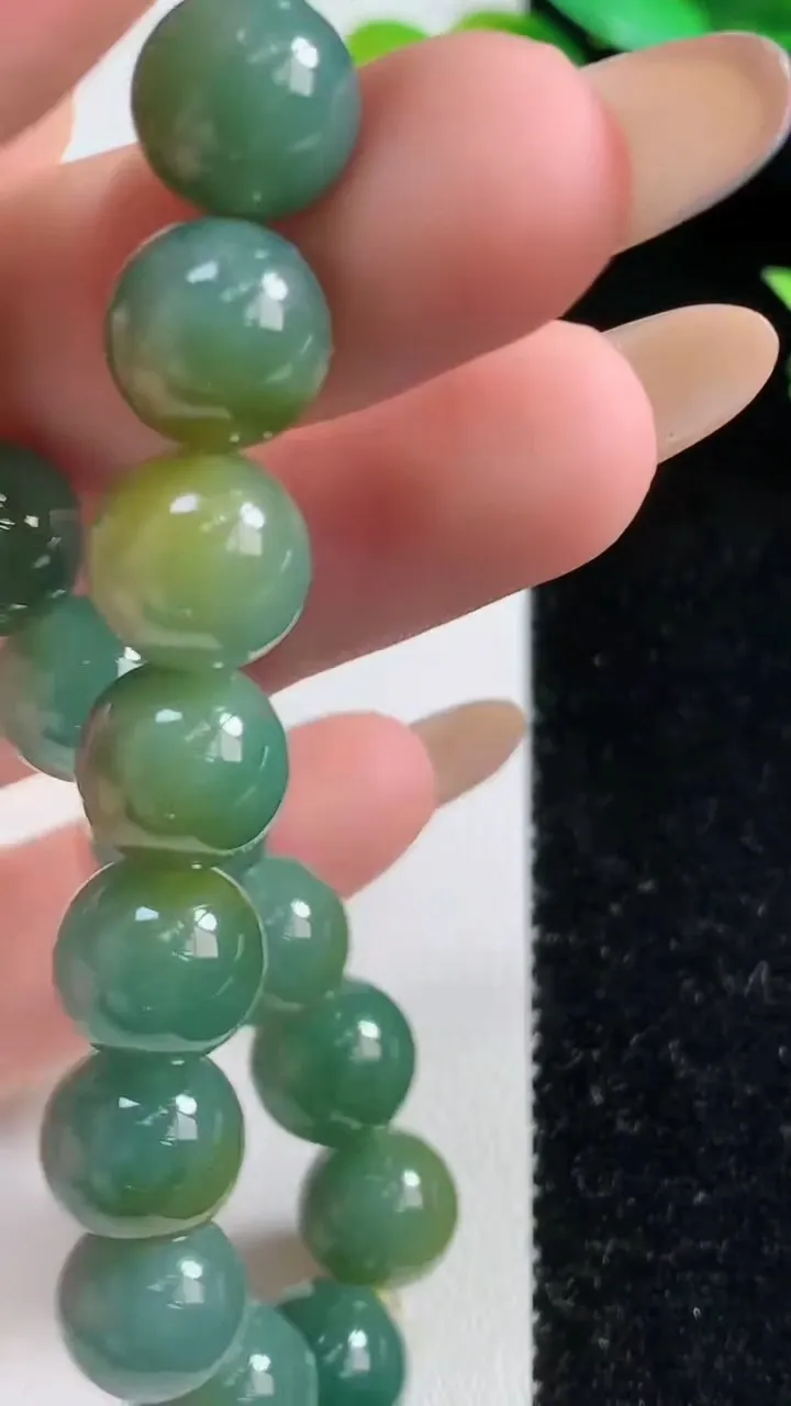 天然A货翡翠货蓝水双彩圆珠手串21颗，尺寸9.8，重:33.99g11月1日
工厂直销收藏佳品,种好水足，色泽均匀，有种有色，上手高大气！