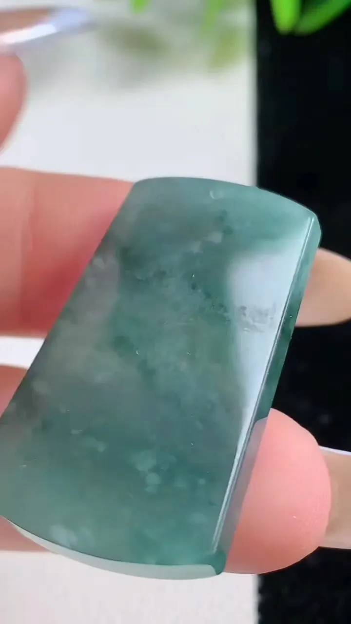 天然A货翡翠蓝水无事牌吊坠，尺寸33-21-3.4，重:7.29g
11月1日