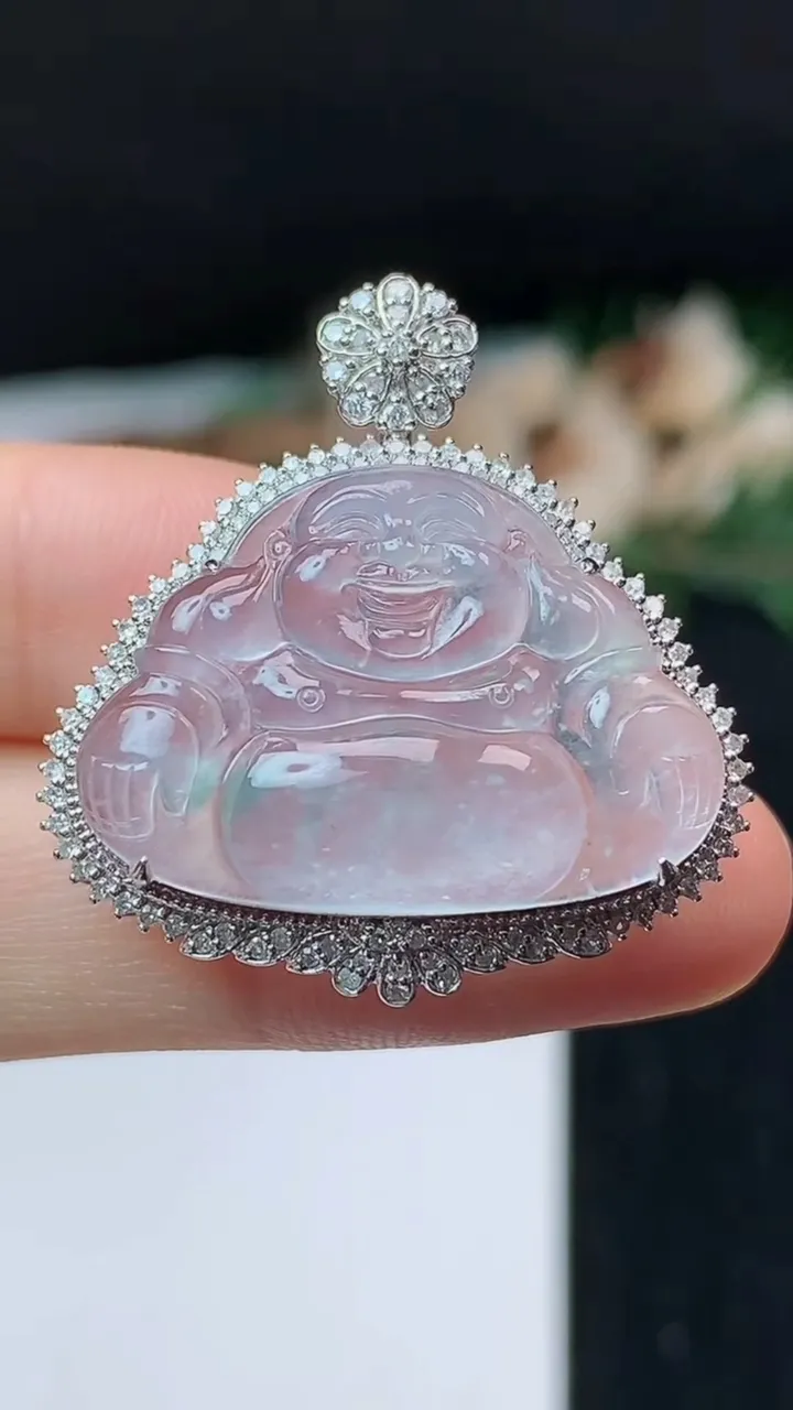 天然A货翡翠佛公吊坠，尺寸31.4-29.7-9.9
11月1日