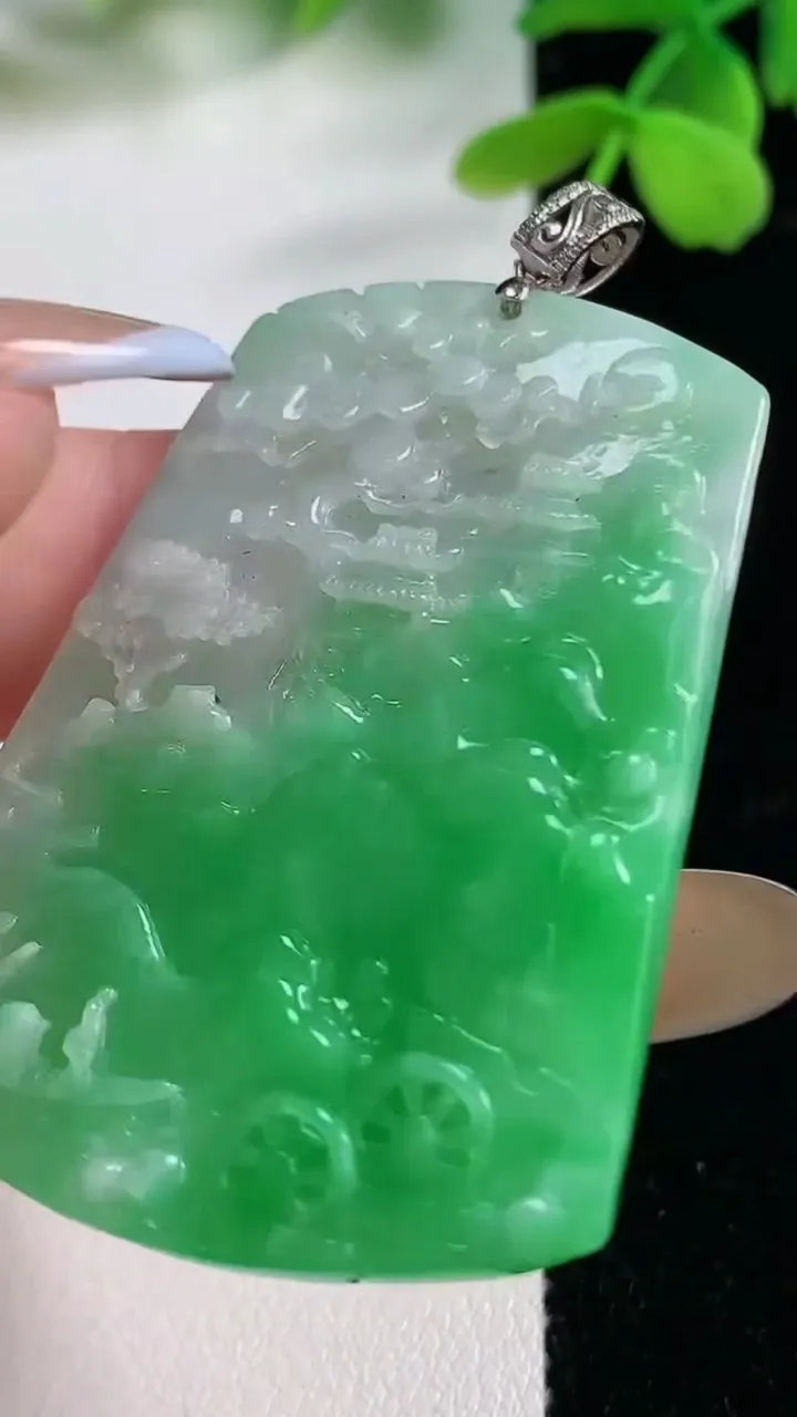 天然A货翡翠山水牌吊坠，尺寸47.7-35-5.2，重量:18.64g
11月2日