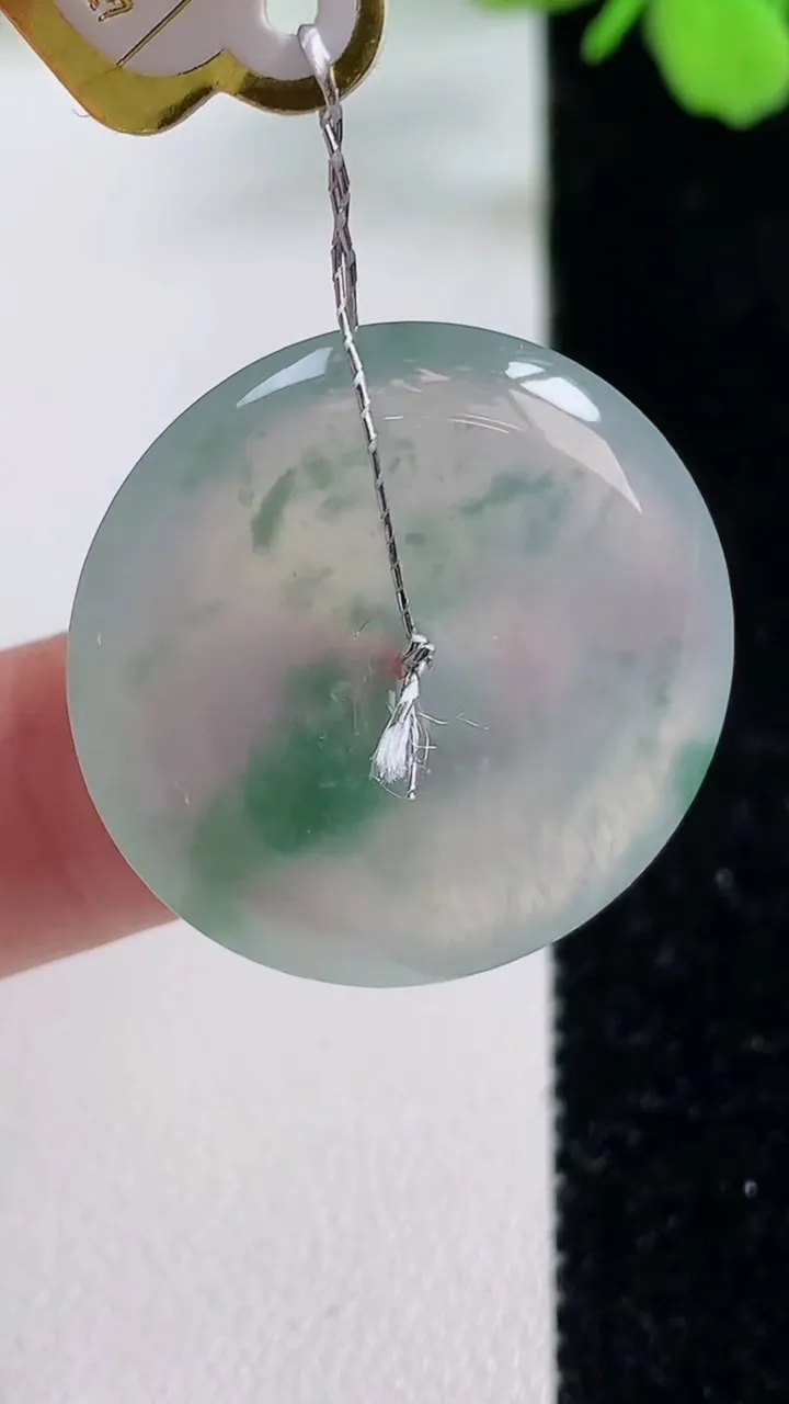 天然A货翡翠种飘花平安扣吊坠，尺寸26.5-5.3，重量:7.51g
11月2日