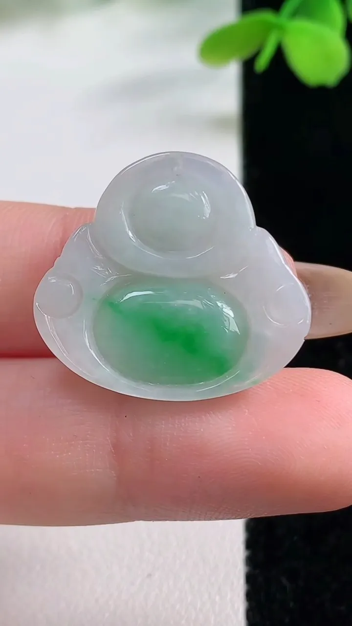 天然A货翡翠佛公吊坠，尺寸22.2-24.6-4.8，重量:3.97g
11月2日