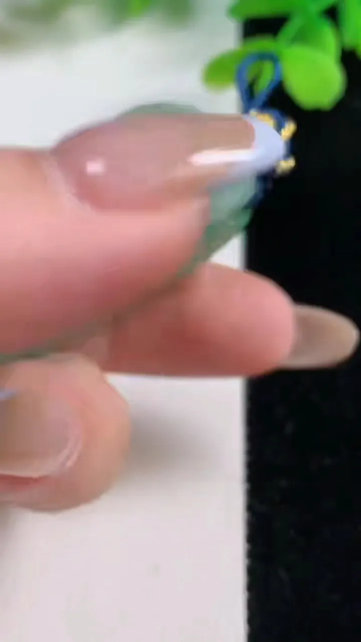 天然A货翡翠龙牌吊坠，尺寸55.8-34.7-16，重量:38.11g
11月2日