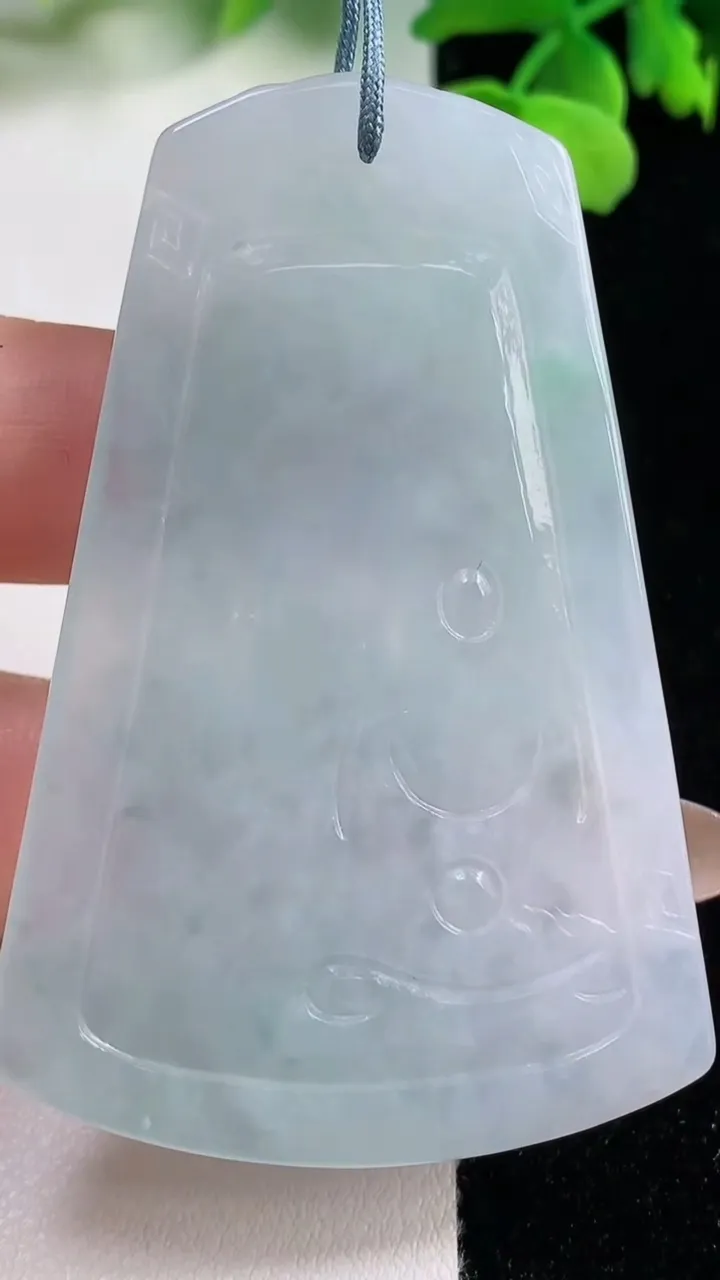 天然A货翡翠普贤菩萨吊坠，尺寸62.4-41-4.6，重量:24.81g
11月2日