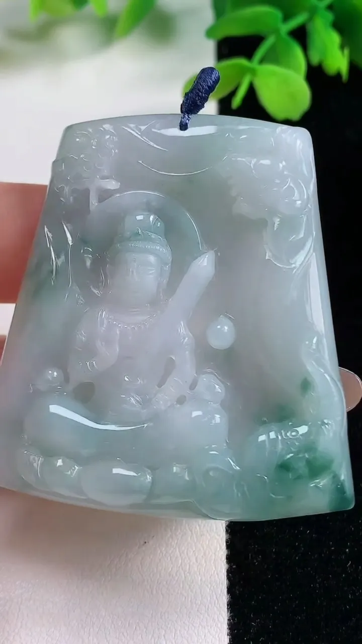 天然A货翡翠冰种飘花普贤菩萨吊坠，尺寸50-45.5-5.6，重量:25.97g
11月2日