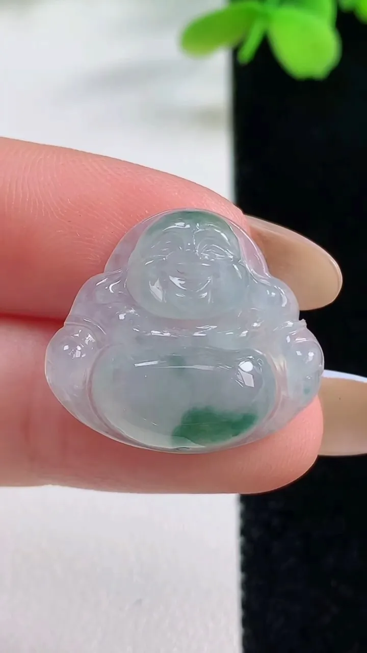 天然A货翡翠冰种飘花佛公吊坠，尺寸19.6-22.3-5.2，重量:3.37g
11月2日