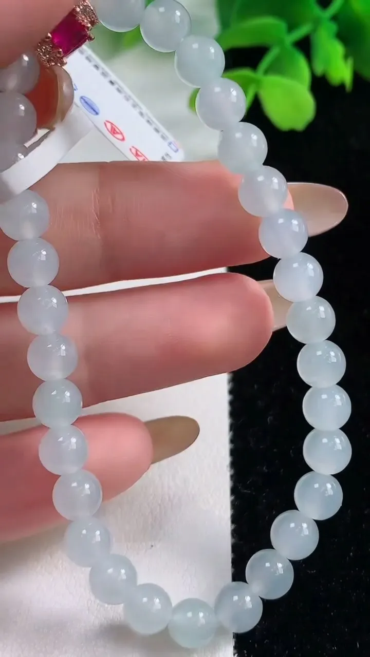 天然A货翡翠种白冰圆珠手串，尺寸6-30颗，重量:12.90g11月2日
工厂直销收藏佳品,种好水足，色泽均匀，有种有色，上手高大气！