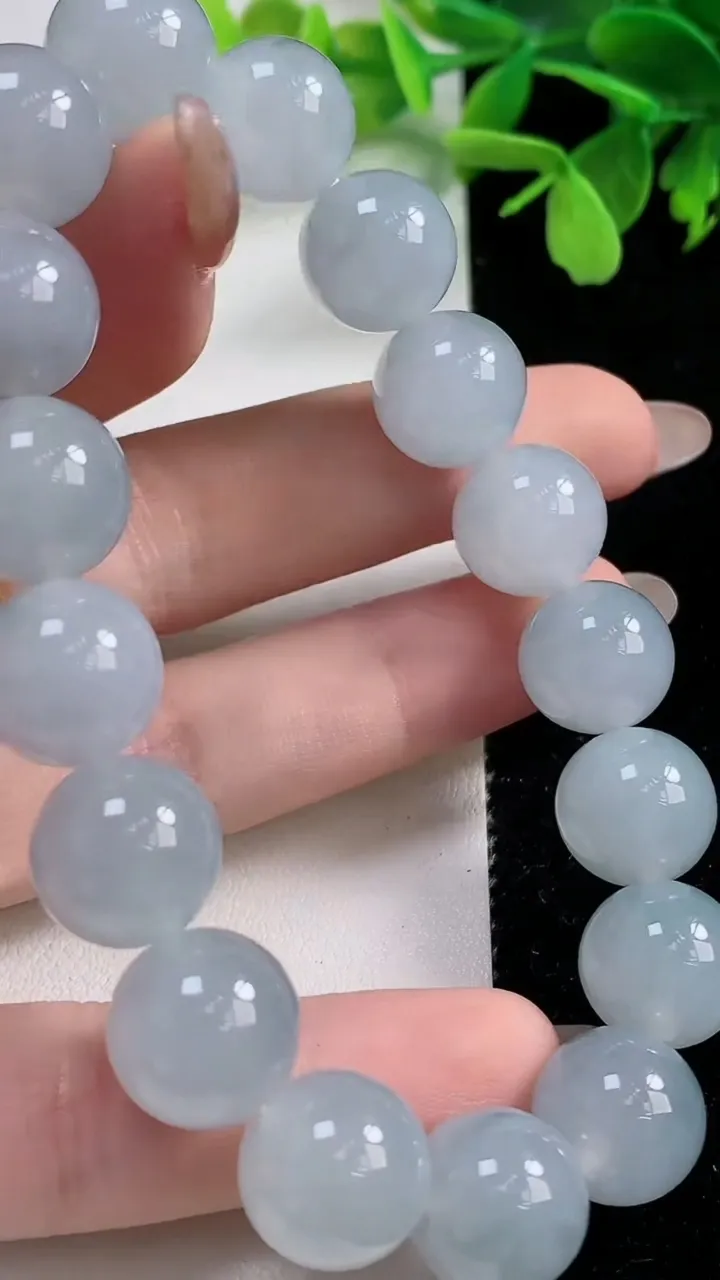 天然A货翡翠飘花圆珠手串，尺寸12.3，重:55.14g11月2日
工厂直销收藏佳品,种好水足，色泽