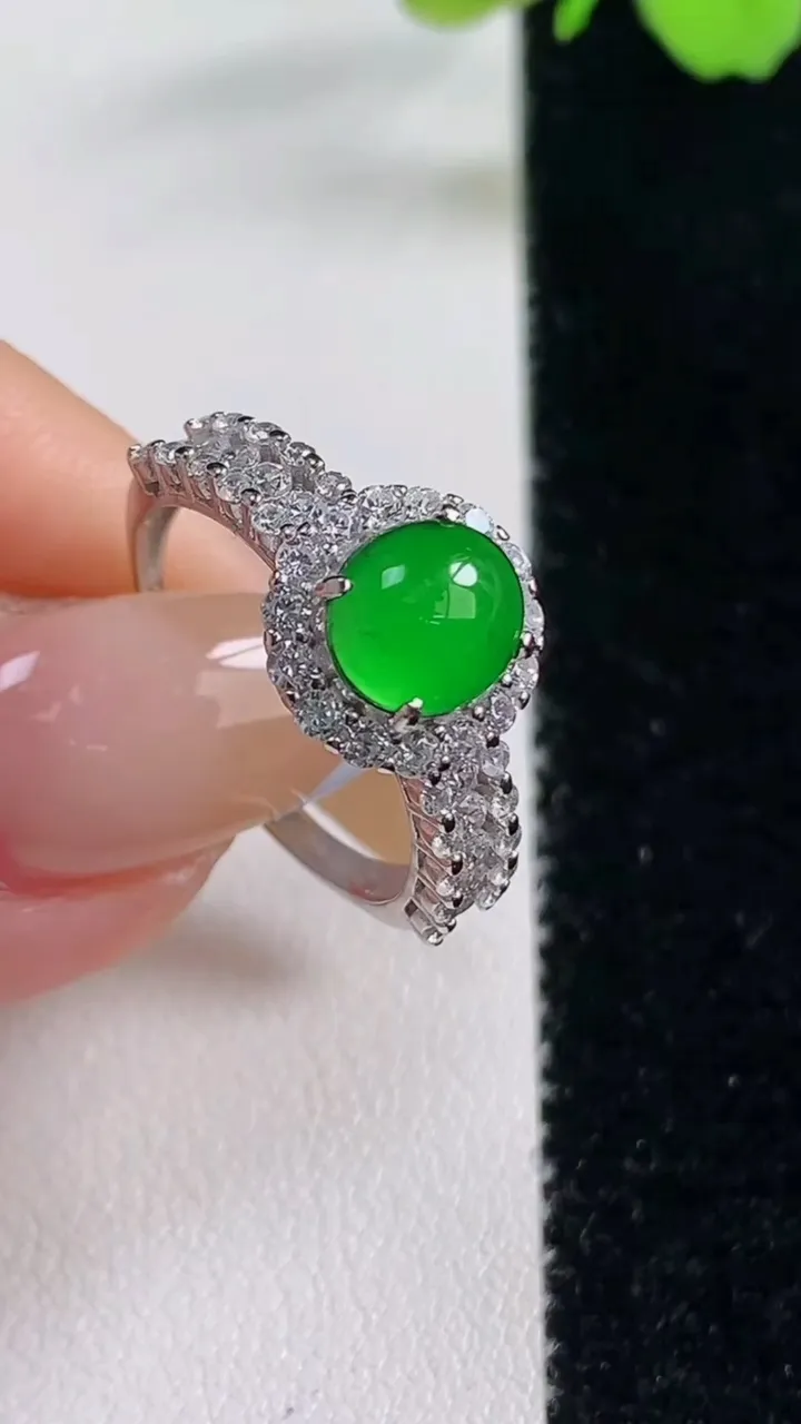 天然A货翡翠蛋面戒指，尺寸7.5-6.7-6.8，重量:2.77g2025年11月2日
工厂直销收藏