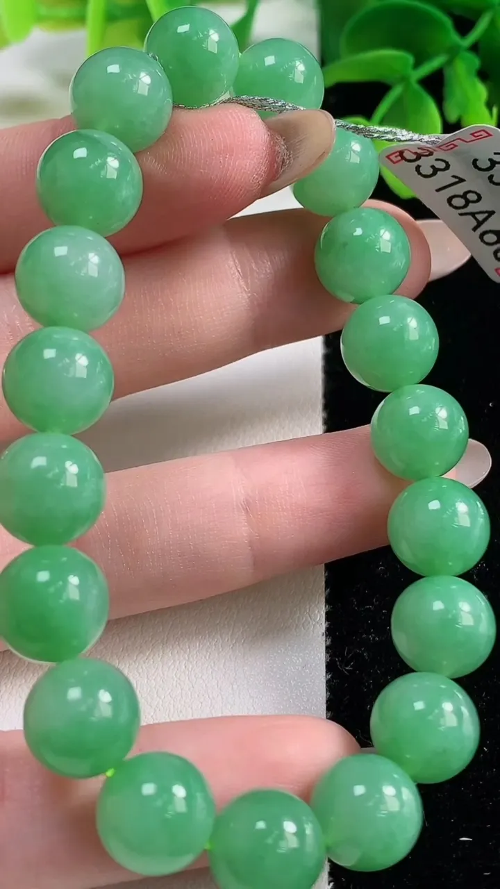 天然A货翡翠圆珠手串，尺寸9.8-19颗，重量:33.16g11月2日
工厂直销收藏佳品,种好水足，