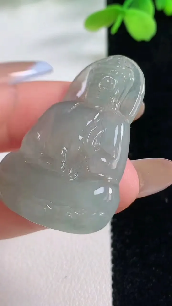 天然A货翡翠观音菩萨吊坠，尺寸39.6-29-4，重量:10.48g
11月2日