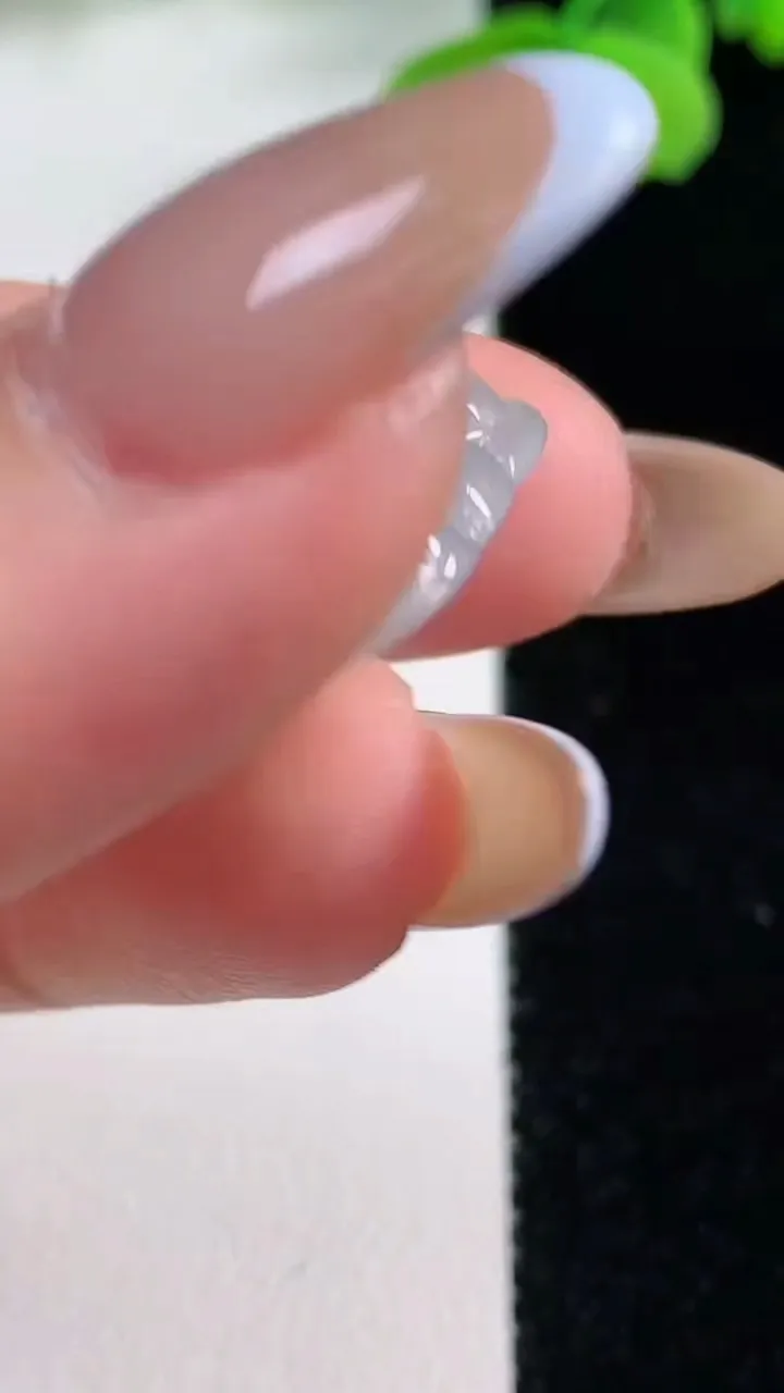 天然A货翡翠佛公吊坠，尺寸22.4-23-6，重量:4.14g
11月2日