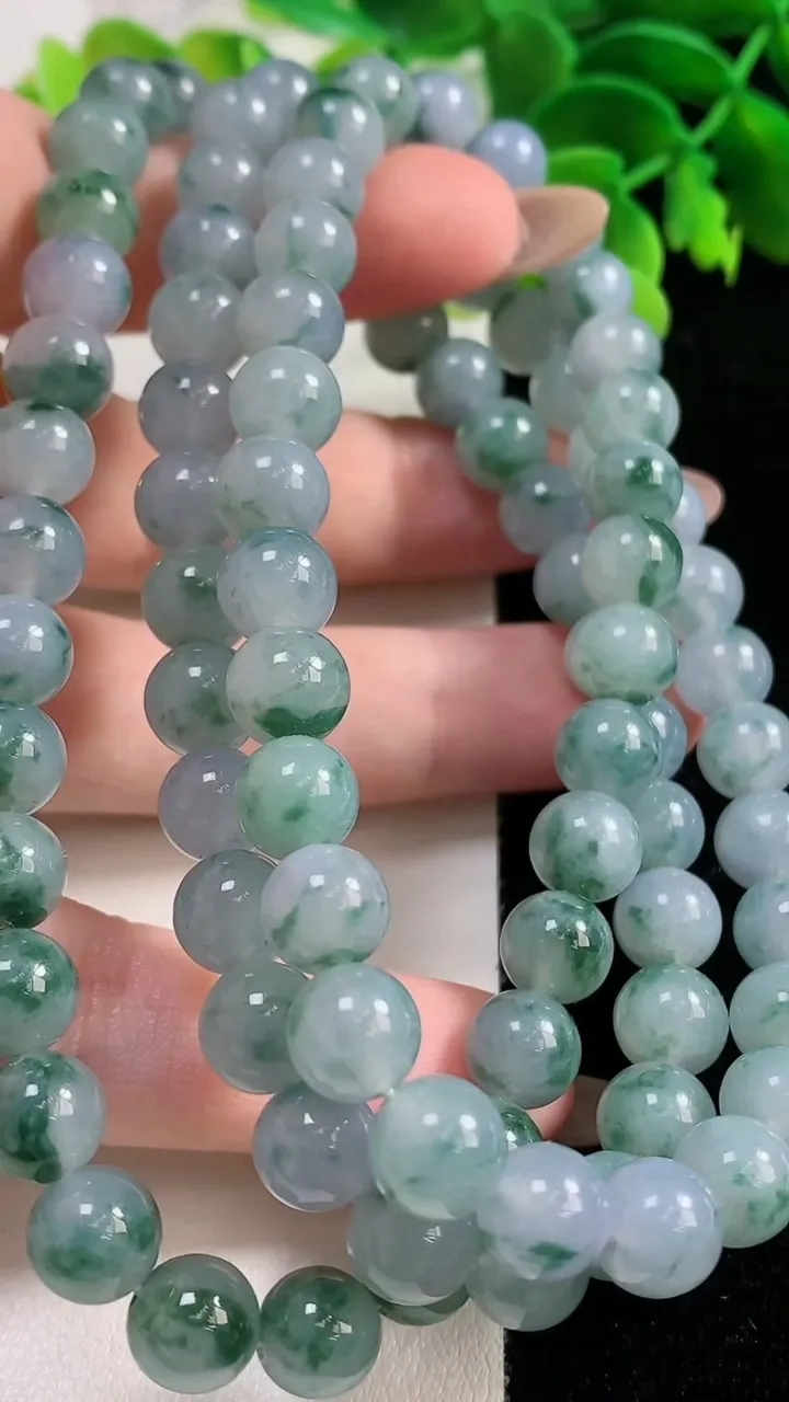 天然A货翡翠飘花圆珠项链，尺寸7.9-90颗，重量:75.71g
11月2日