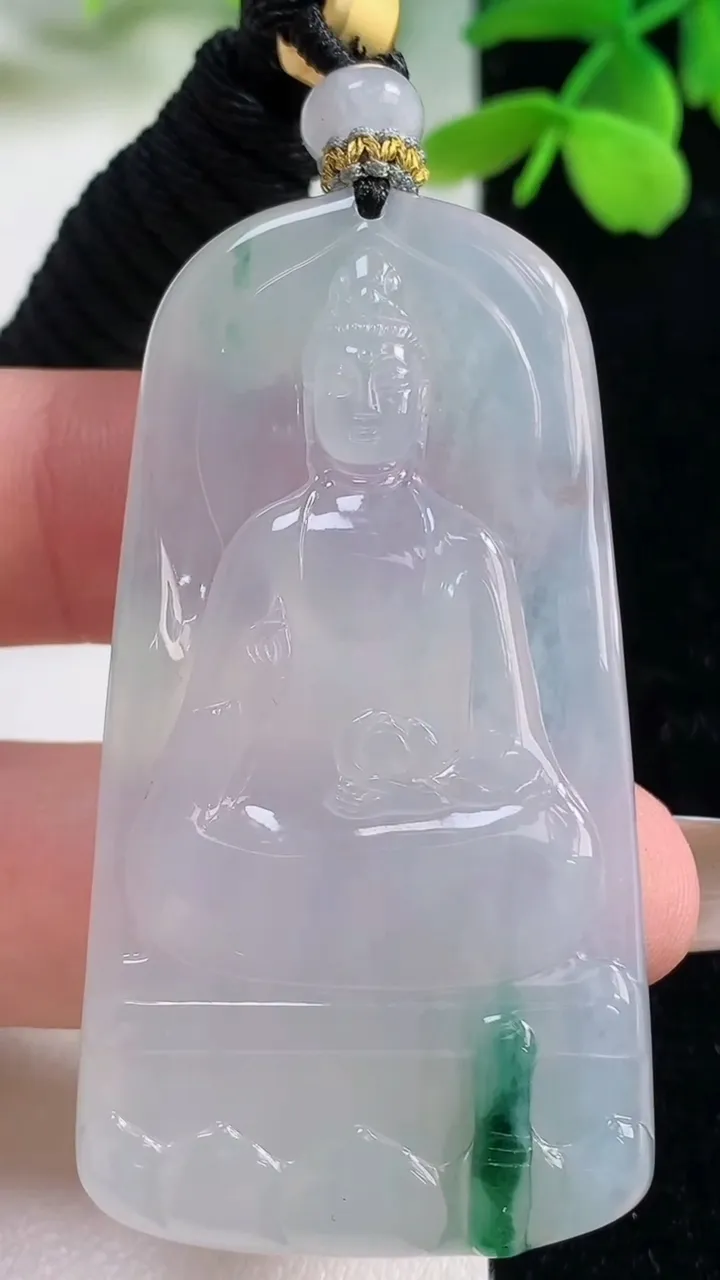 天然A货翡翠种飘花大势至菩萨吊坠，尺寸56-29.3-5.9，重量:25.00g
11月2日