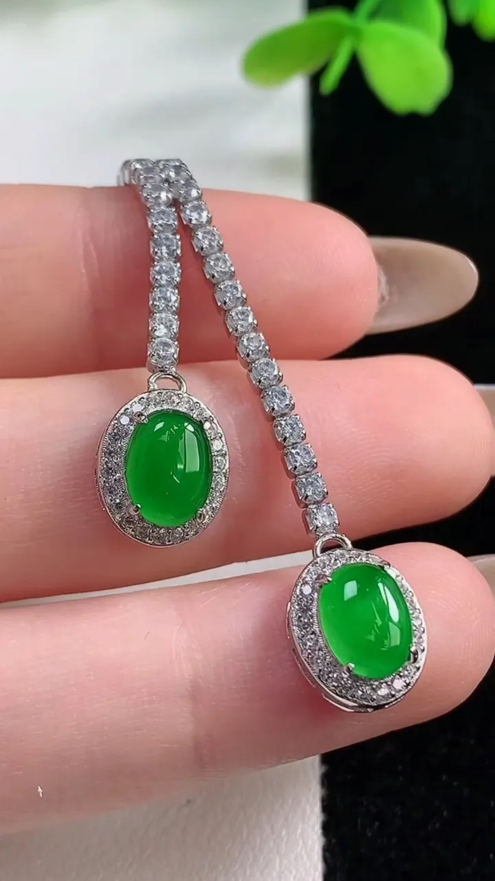 天然A货翡翠蛋面项链，尺寸7.9-5.7-6.1，重量:4.67g11月2日
工厂直销收藏佳品,种好