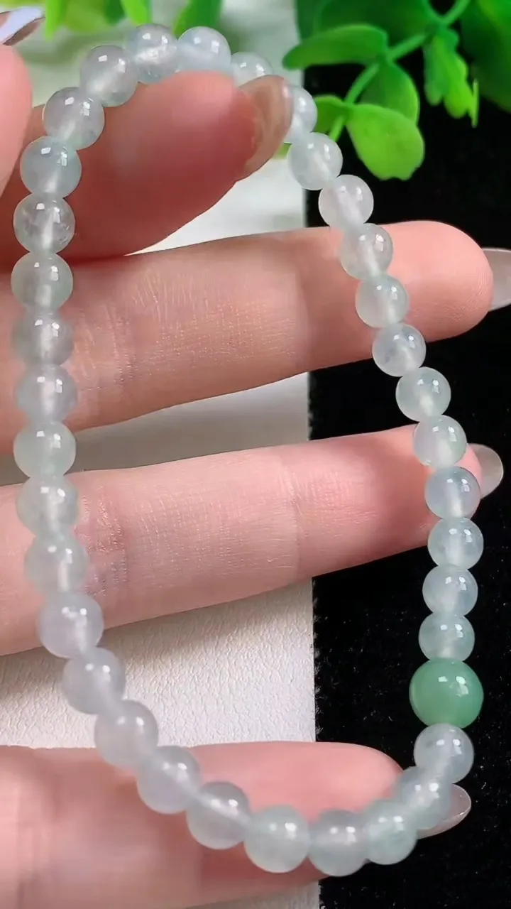 天然A货翡翠圆珠手串，尺寸5.2-36颗，重量:9.83g11月2日
工厂直销收藏佳品,种好水足，色