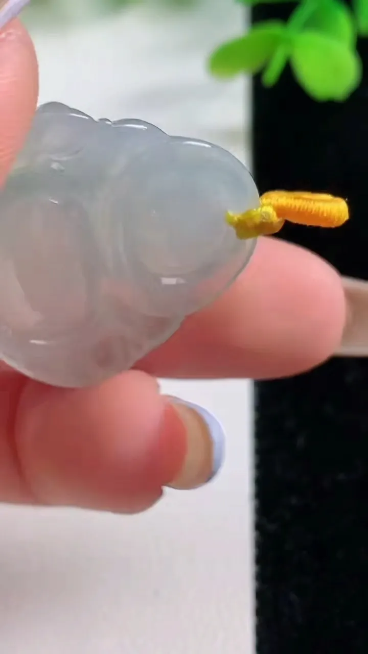 天然A货翡翠佛公吊坠，尺寸26.5-29.6-5.7，重量:6.63g
11月2日