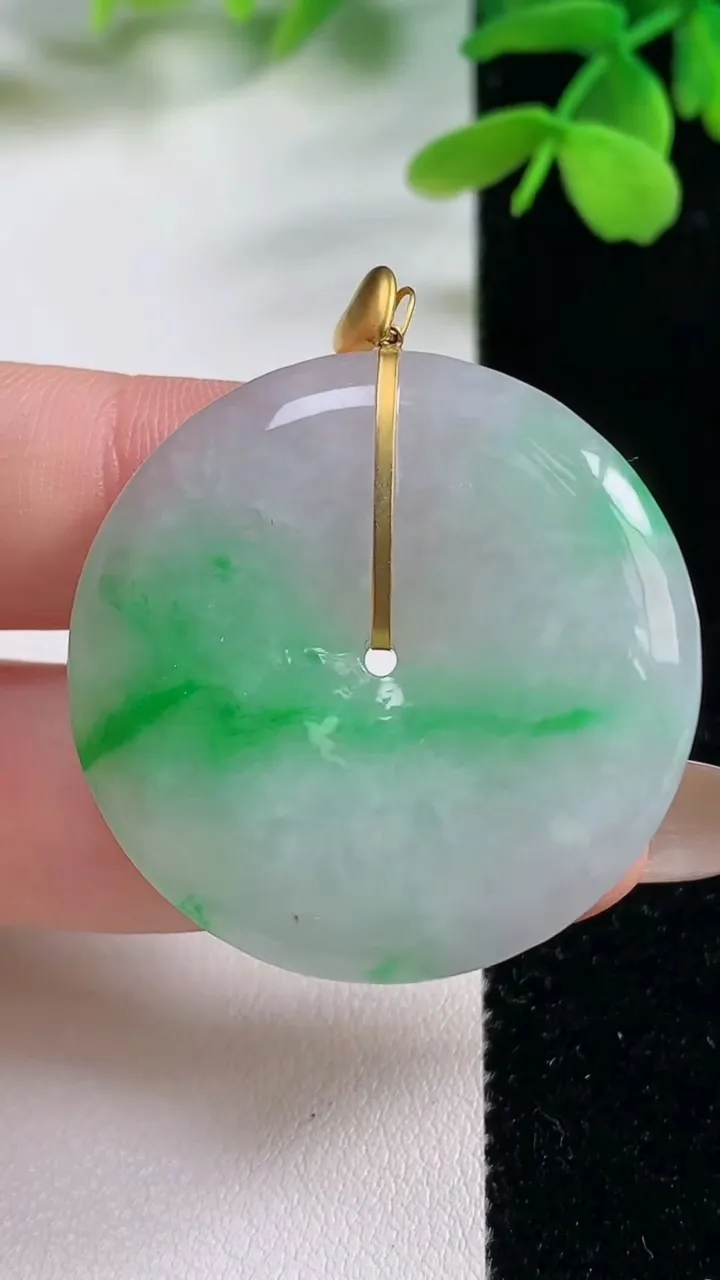 天然A货翡翠平安扣吊坠，尺寸35-5.5，重量:14.35g
11月2日