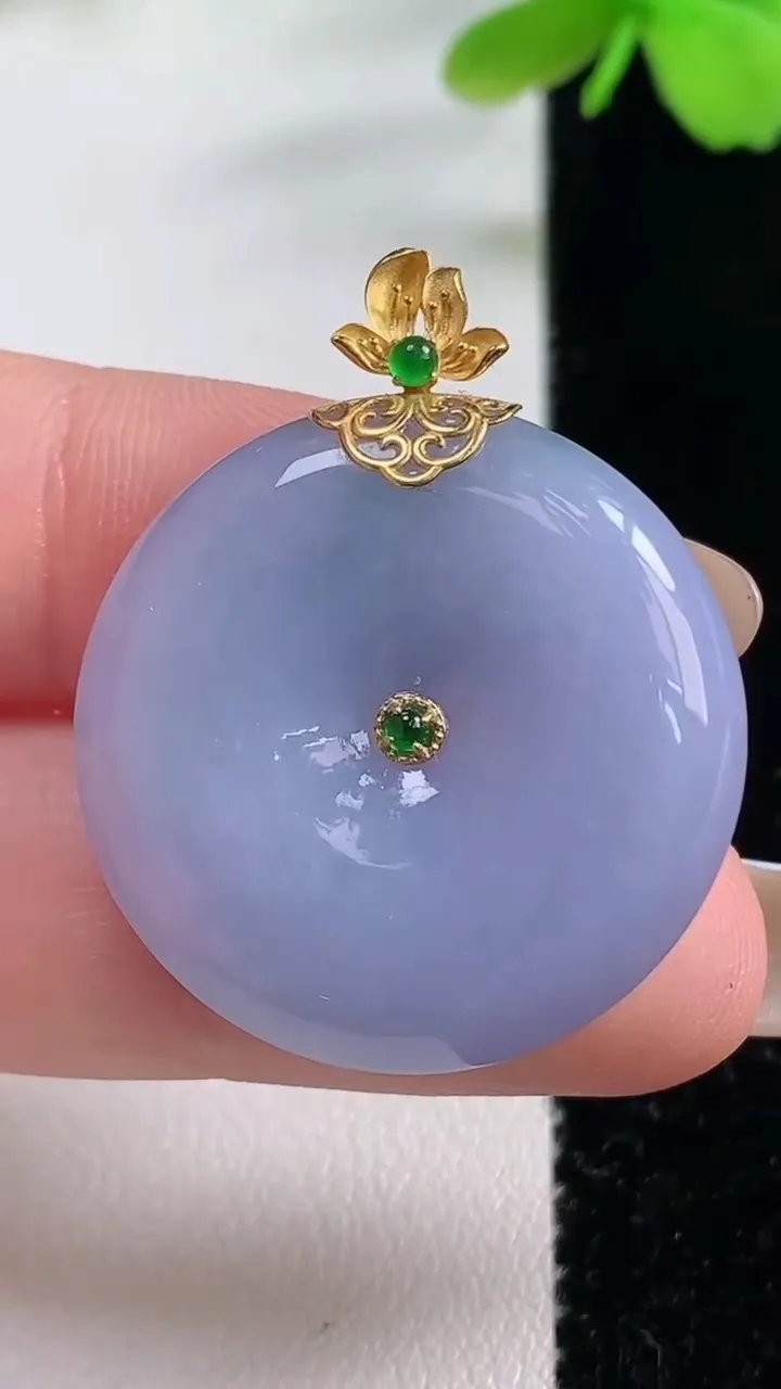 天然A货翡翠18K金紫罗兰平安扣吊坠，尺寸27.3-5.8，重量:9.95g
11月2日