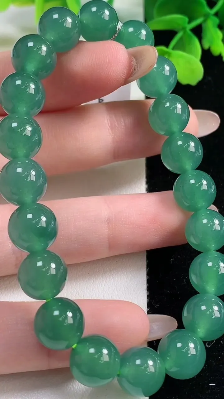 天然A货翡翠圆珠手串，尺寸9.7-20颗，重量:32.86g11月2日
工厂直销收藏佳品,种好水足，