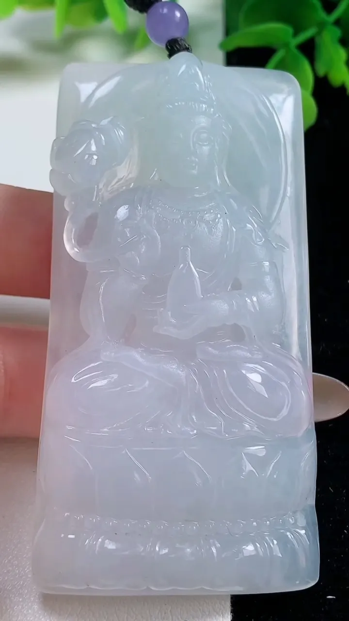 天然A货翡翠大势至菩萨吊坠，尺寸74.6-37.5-9.5，重量:56.71g
11月2日