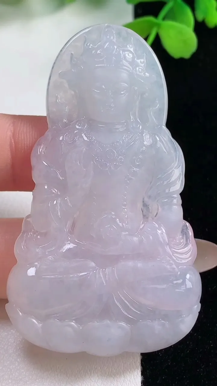 天然A货翡翠度母观音吊坠，尺寸64-36-6，重量:22.70g
11月2日