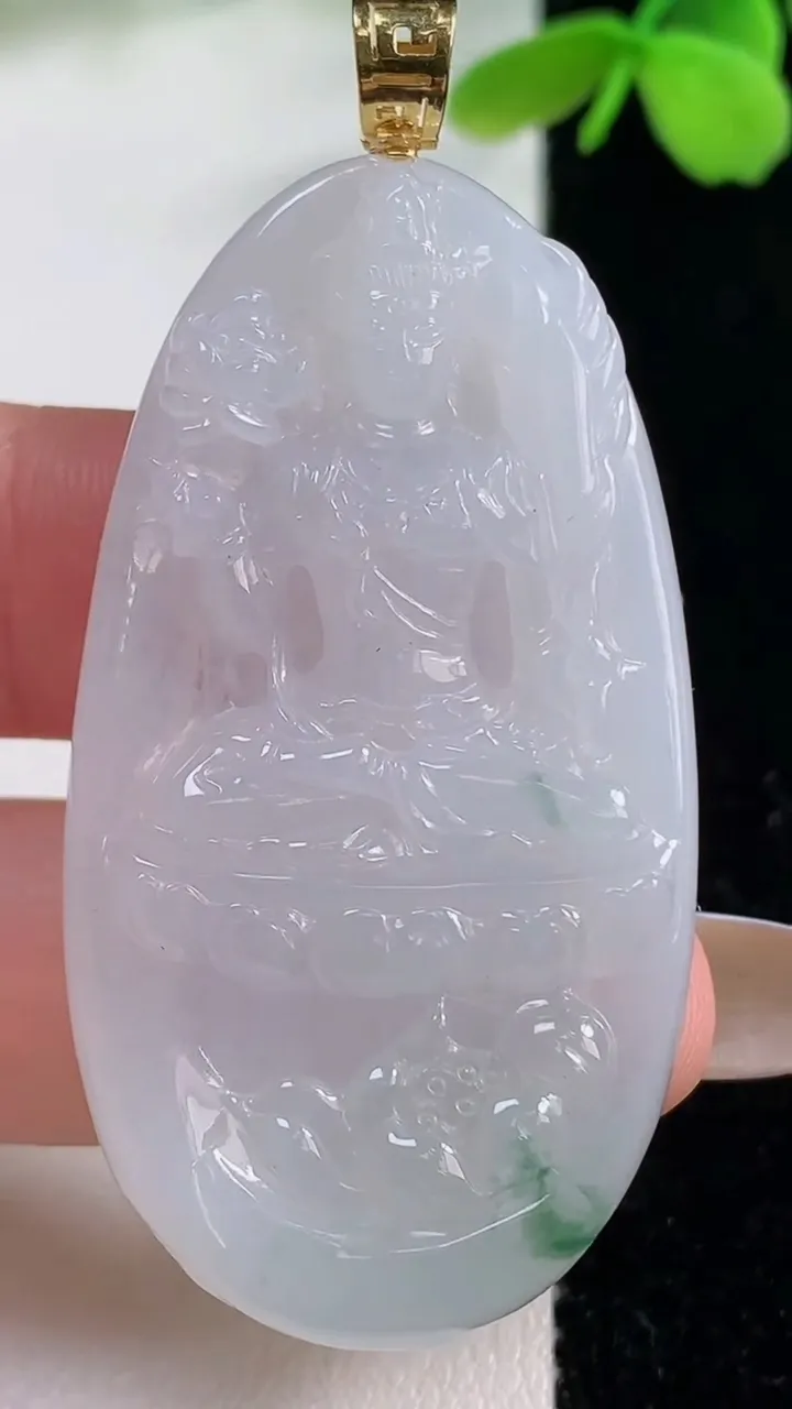 天然A货翡翠种飘花虚空藏菩萨吊坠，尺寸50.3-27.3-6.4，重量:19.29g
11月2日